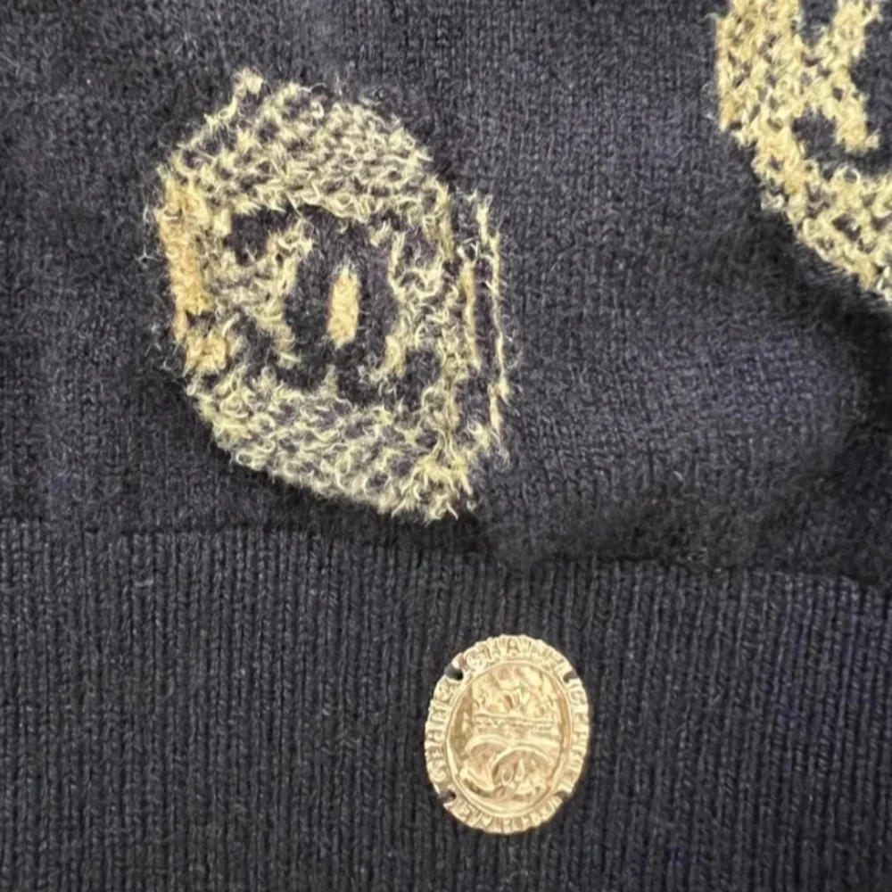 🆕️Chanel 2021 fall/winter CC mania Floral Swether - Picture 12 of 16